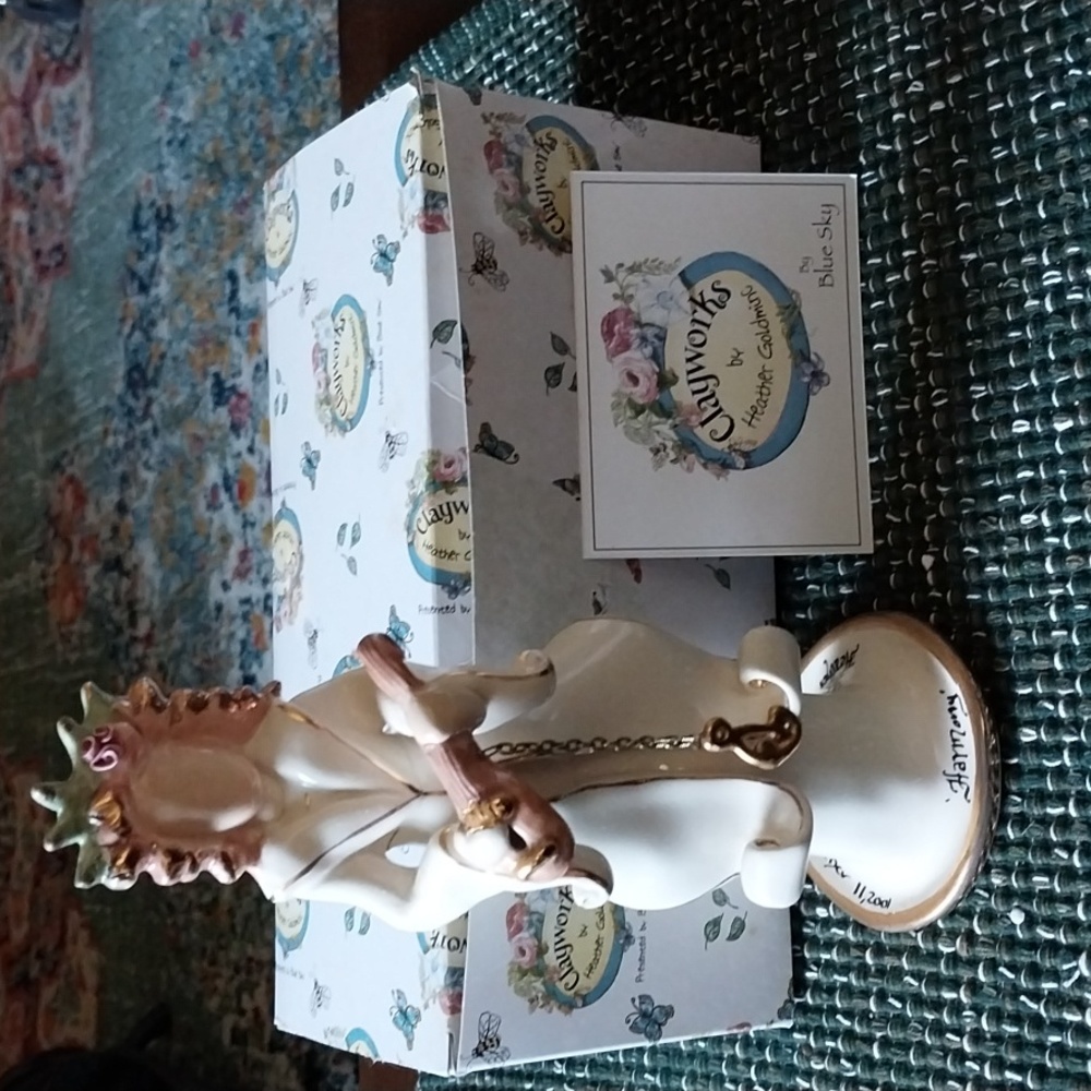 Clayworks Harmony Mandolene Statue of Liberty figurine cream gold pink green